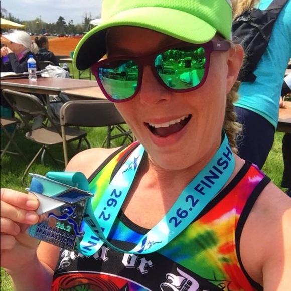 Meet your posher - Picture 2 of 3